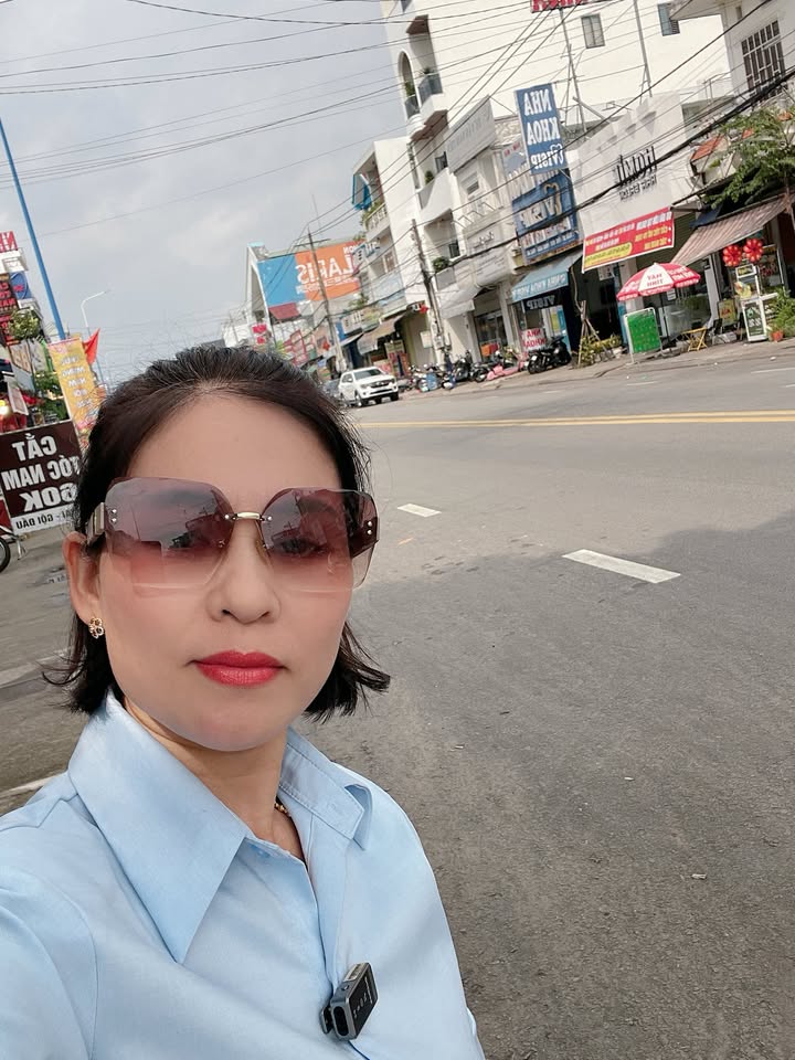 Nhà Dĩ An 150m² - Ngang 10m, 3PN, Sân Oto Rộng, 5 Tỷ