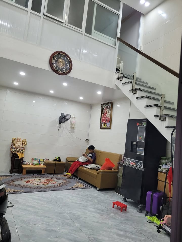 Bán nhà phố Dư Hàng 30m² giá 2 tỷ - Vị trí đẹp, sẵn sàng ở ngay