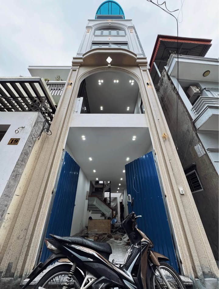 Bán nhà Phố Hồ Sen Lê Chân 57m² 7.4 tỷ - Ô tô vào tận nhà!