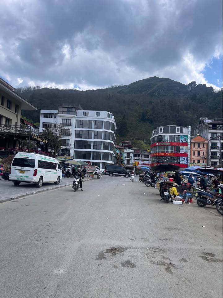 Tòa nhà cho thuê Chợ Sa Pa 180m² - Mặt tiền KD đẳng cấp