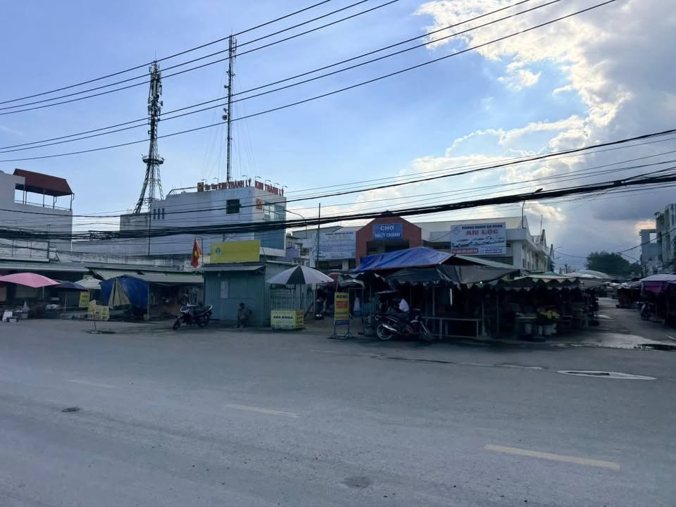 Nhà 135m² Mặt Tiền Kinh Doanh, Ngay Chợ Nhựt Chánh, Bến Lức - 2.5 Tỷ TL