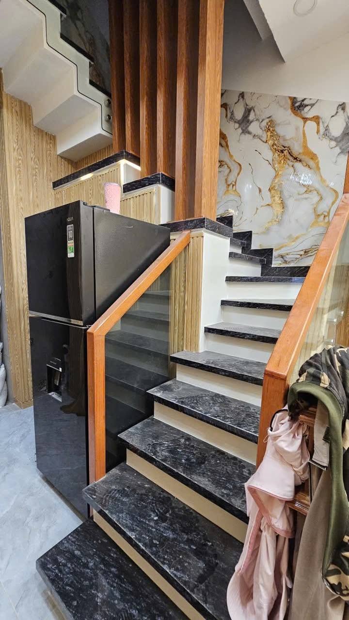 Nhà 25m² Sổ Hồng Riêng, Xe Hơi Ngay Nhà, Quận 4 - Giá 7.7 Tỷ