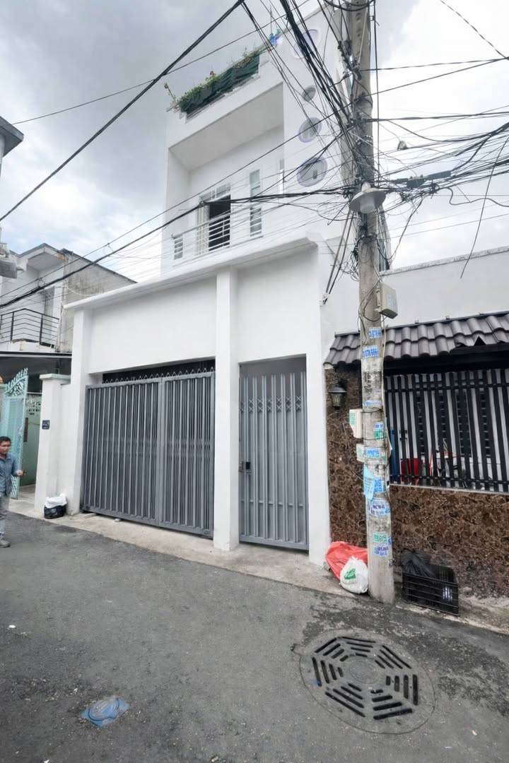 Nhà 120m² Đường Số 6 Thủ Đức - 3 Tầng, 8PN, Hướng TB - Giá 6.5 Tỷ