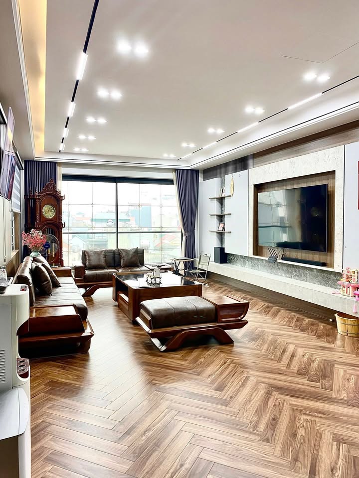 Nhà phố Ngọc Lâm, Long Biên 79m² - Vị trí đắc địa, ô tô tránh!