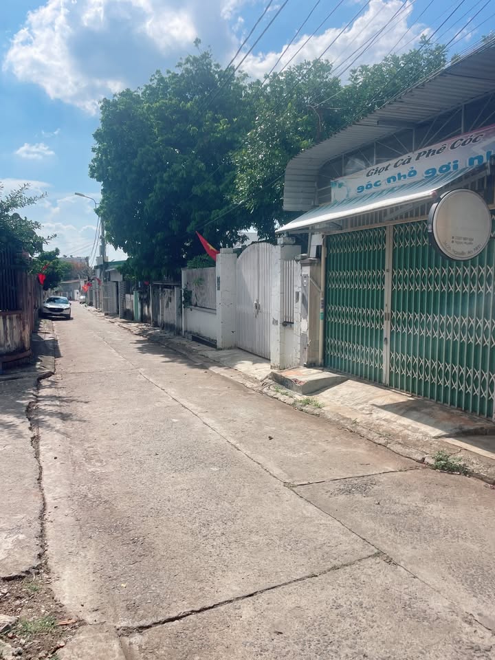 Nhà Mặt Tiền Hẻm Nguyễn An Ninh, BMT - 3PN, Sân Rộng, Giá 5 Triệu/Tháng