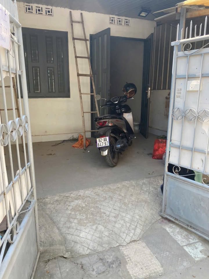 Nhà Nguyên Căn 80m² Tân Hiệp, Biên Hòa - Sân Xe Máy, 2PN - Giá 3.2 Triệu/Tháng