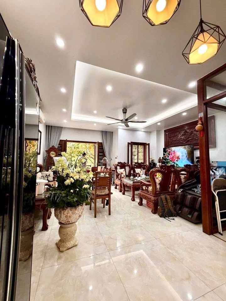 Nhà Phố Chùa Bộc Đống Đa 71m² giá 27 tỷ - Mặt tiền kinh doanh đỉnh cao!