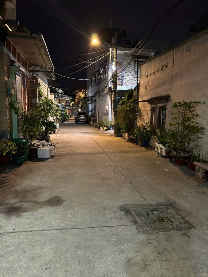 Nhà Hóc Môn 20m² Giá 950 Triệu - Gần Chợ Đầu Mối, Hẻm Xe Tải
