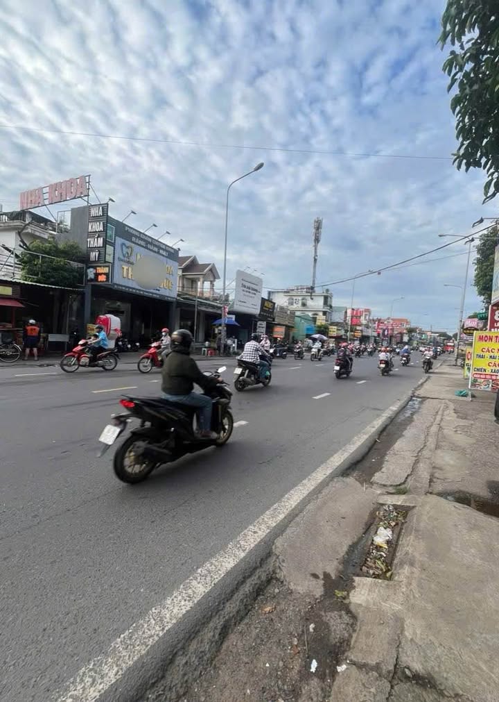 Nhà Mặt Tiền QL1A Thủ Đức 200m² - Kinh Doanh Đỉnh Cao, Giá 13 Tỷ