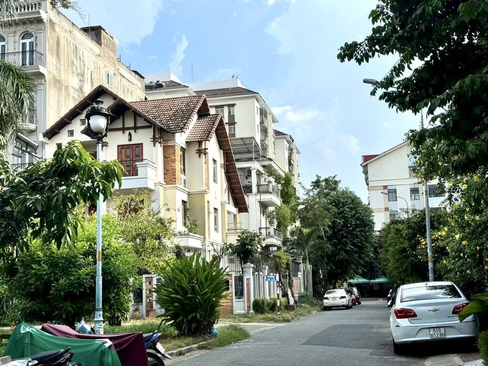 Bán Gấp Nhà Phố 8m Mặt Tiền Trần Trọng Cung, Q7 - Sổ Hồng Riêng