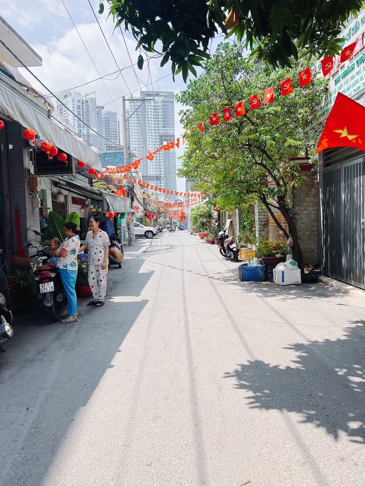 Nhà 80m² Phường Phú Thuận, Quận 7 - 6 Tỷ, Sổ Hồng Chính Chủ