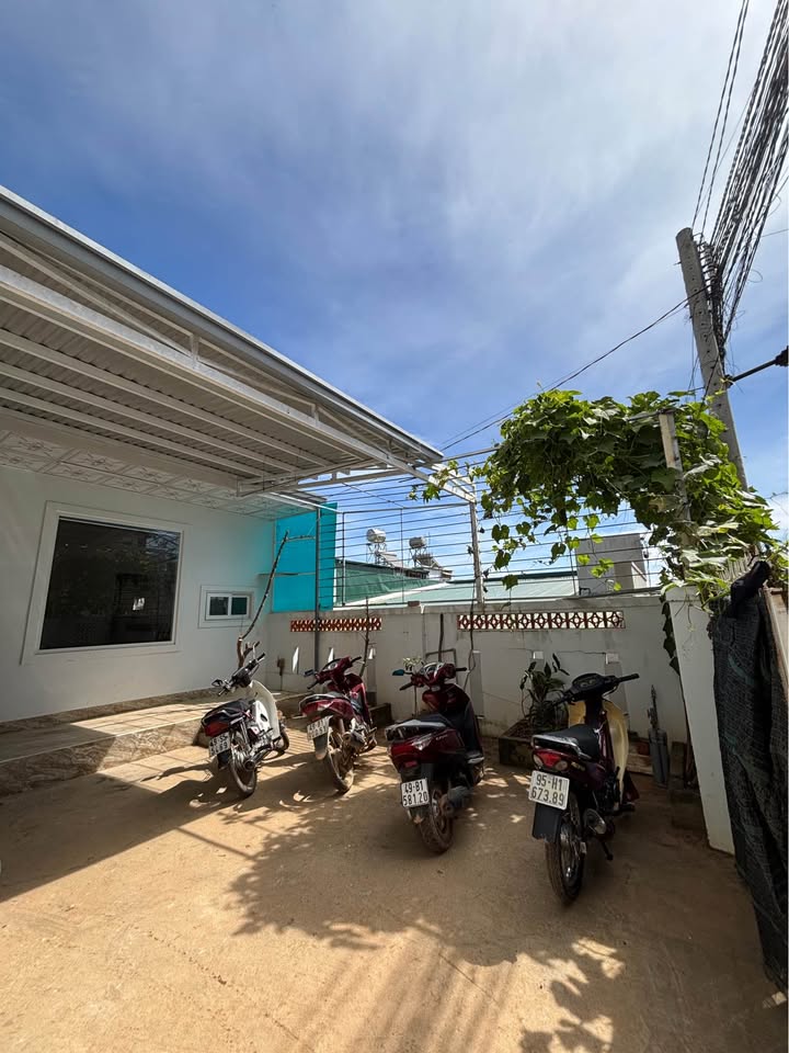 Cho thuê nhà nguyên căn hẻm Mai Xuân Thưởng, Đà Lạt - 2PN, Sân rộng