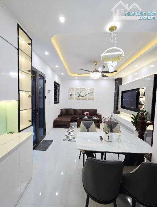 Nhà riêng Tân Mai 35m² - Ô tô vào tận nhà, sổ hồng sẵn!