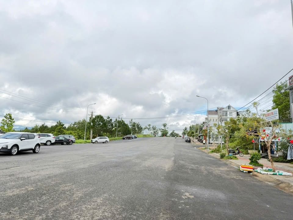 Nhà Phố Bảo Lộc 120m² - Mặt Tiền Kinh Doanh, Vị Trí Đắc Địa!