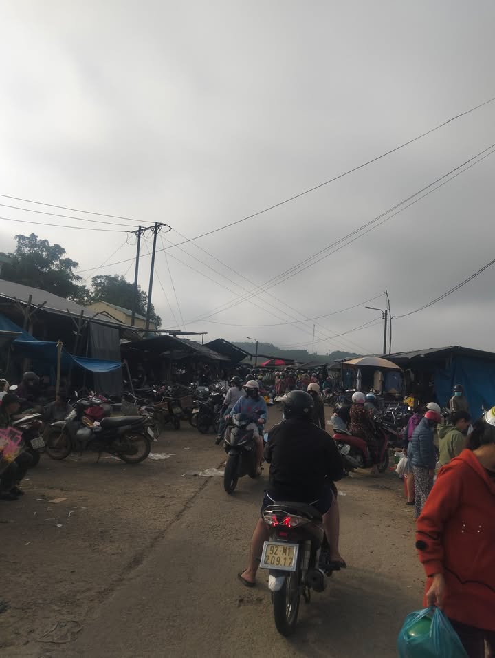 Nhà Phố Tiên Phước 141m² - Mặt tiền kinh doanh, giá chỉ 1.25 tỷ!