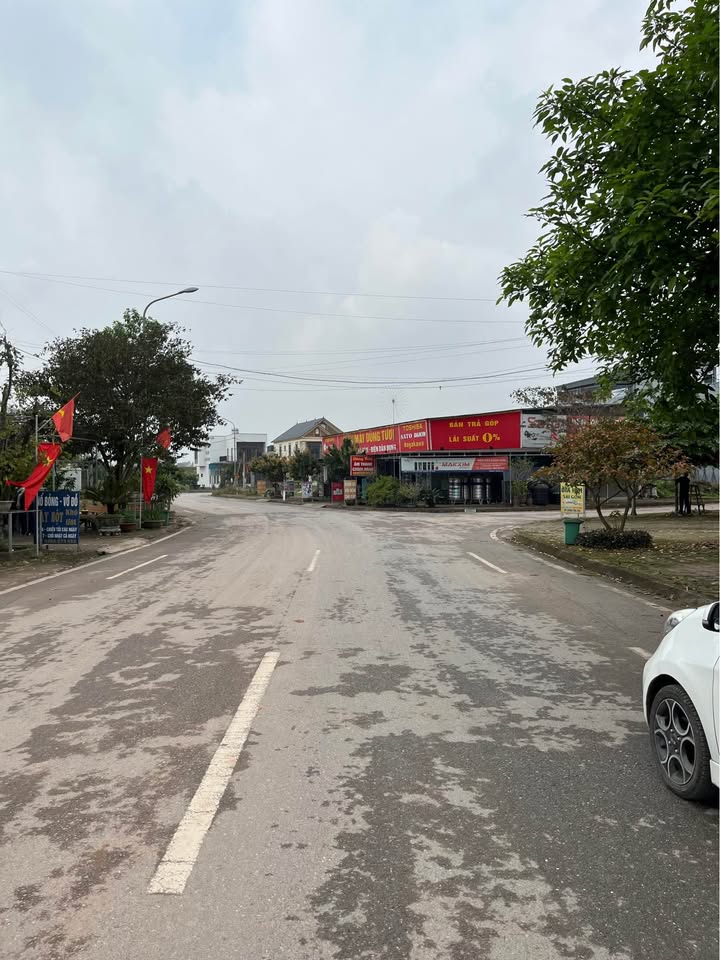 Đất nền Tái định cư Tân Tiến Sông Công - 300m² mặt tiền 9.3m - 4.1 tỷ