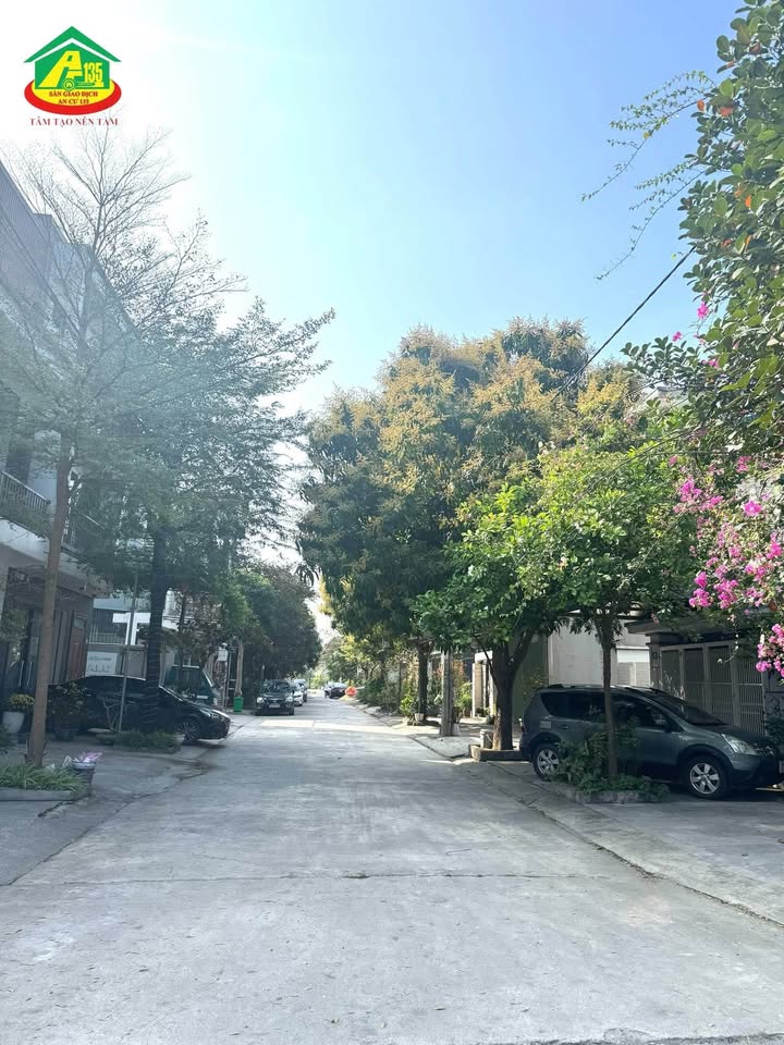 Bán đất Ngõ Nguyễn Viết Xuân Ninh Bình 111m² giá 5.1 tỷ Đường to ô tô