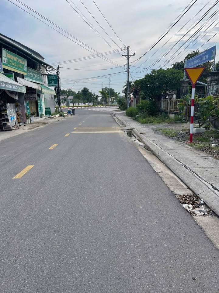 Nhà Riêng Phường Phú Mỹ 250m² - Ô Tô Vào Tận Nơi, Hướng Nam Đẹp!