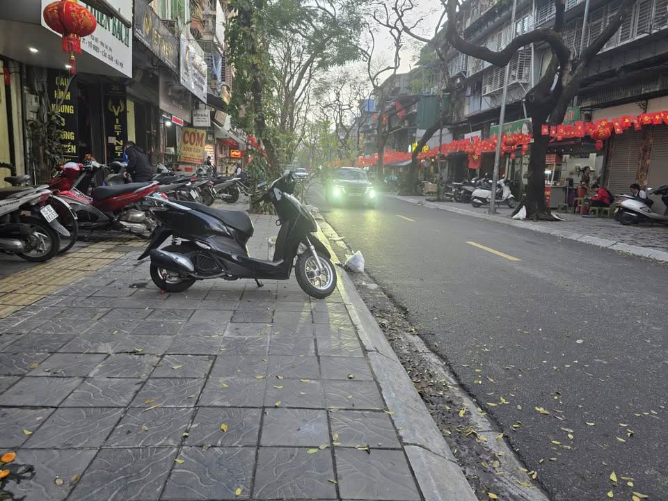 Nhà Mặt Phố Nghĩa Tân 200m² - Kinh Doanh Đỉnh Cao, Lô Góc Vỉa Hè Rộng