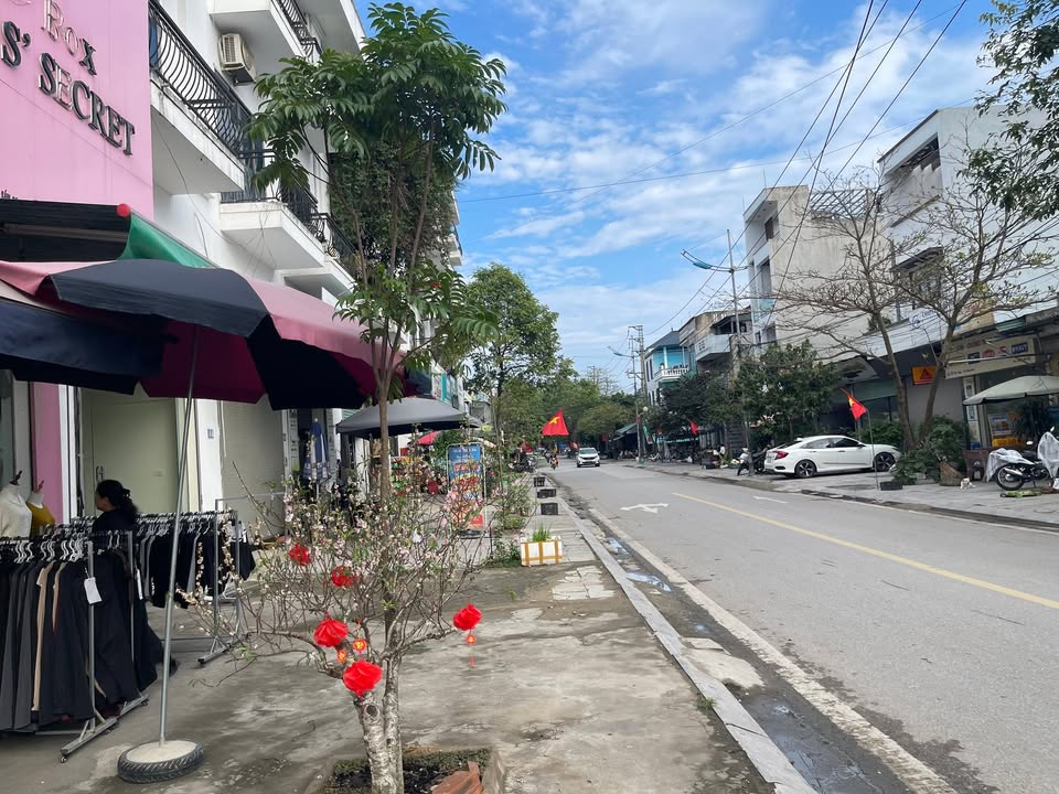 Nhà Mặt Tiền Kinh Doanh Sầm Uất - Đường Bà Triệu, Sầm Sơn - 57.5m², 4 Tầng