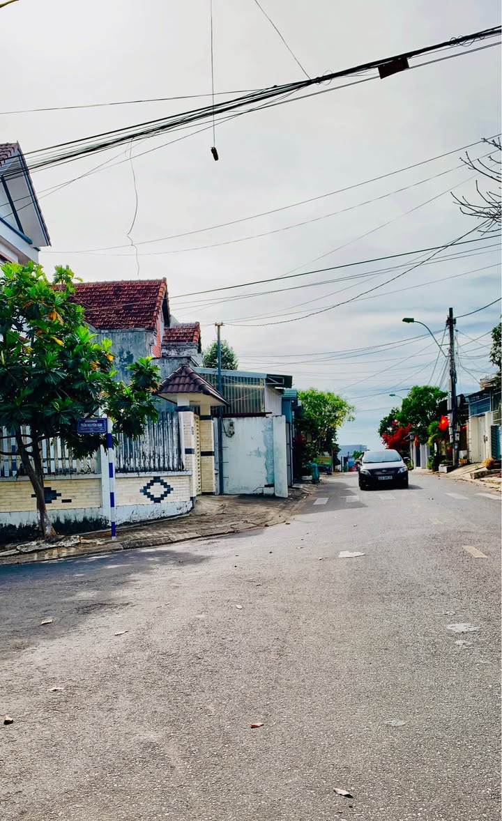 Nhà Phố Kon Tum 250m² giá 2.7 tỷ - Mặt tiền kinh doanh đắc địa!