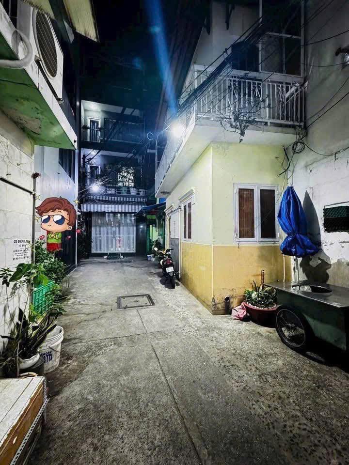 Nhà nguyên căn Quận 4 30m² giá 8 triệu - Sẵn sàng ở ngay!