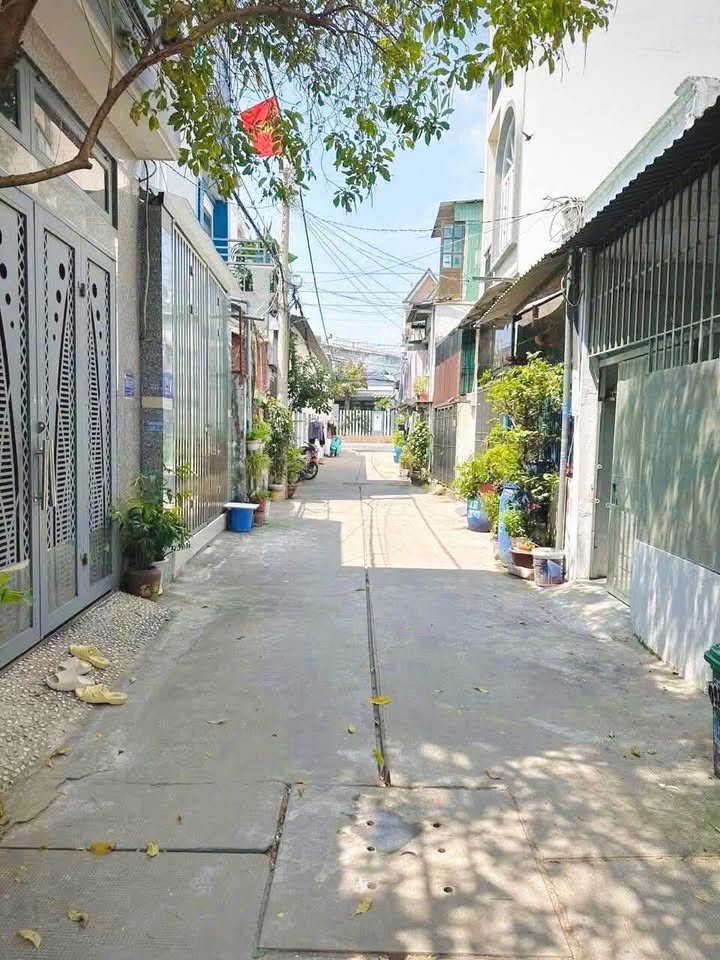 Nhà Hẻm Huỳnh Thị Hai, Q12 - 53m² Sổ Riêng, Giá 2.55 Tỷ