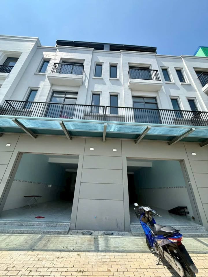 Townhouse 3 Tầng Mặt Tiền Kinh Doanh Đường 10, TP Long Xuyên - 16 Triệu/Căn