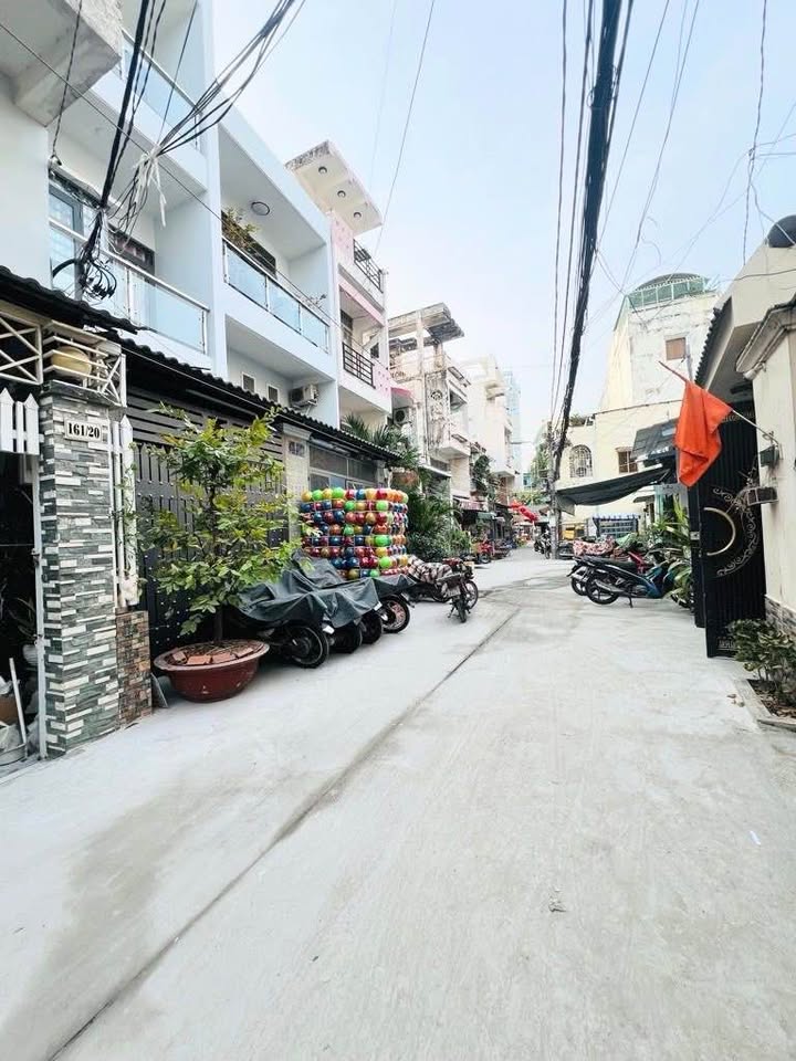 Nhà phố Phạm Văn Chí Quận 6 - 102m² giá 11 tỷ - Full nội thất!