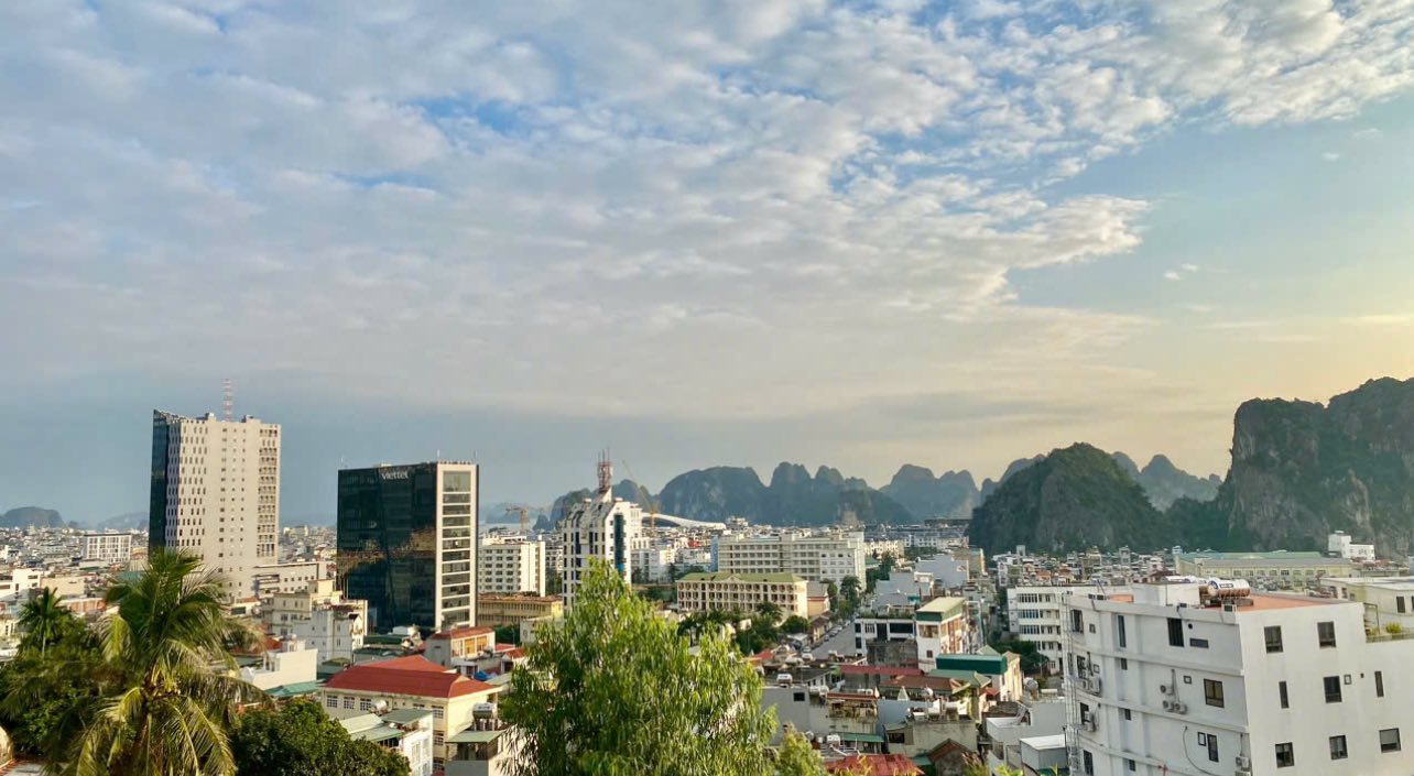 Nhà phố Đồi Ngân Hàng Hạ Long 23.38 tỷ - Vị trí đắc địa, view Vịnh!