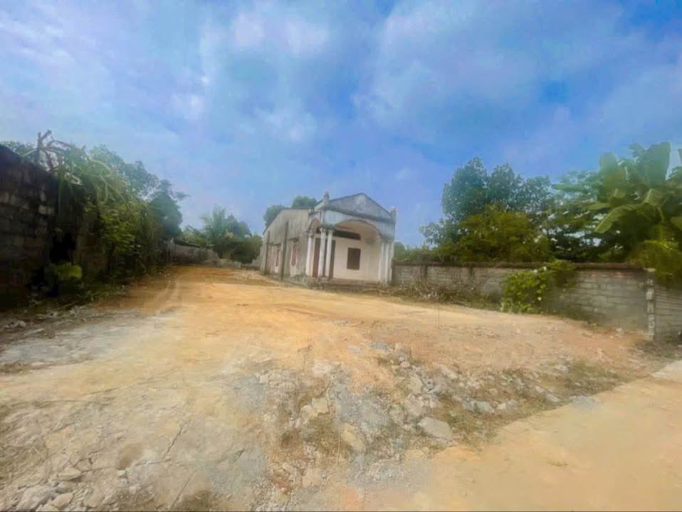 Bán đất 400m² Vân Hòa, Ba Vì - Sẵn nhà ở, chỉ 3.x tỷ