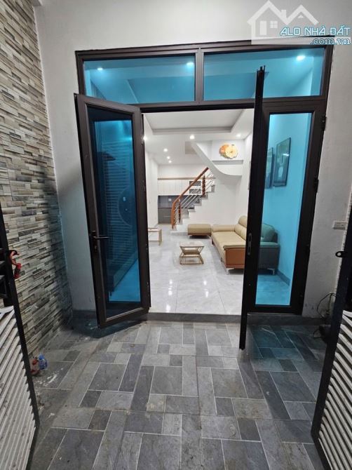 Nhà riêng Hoàng Mai 36m² - Vị trí vàng Tam Trinh, sổ đỏ sẵn!