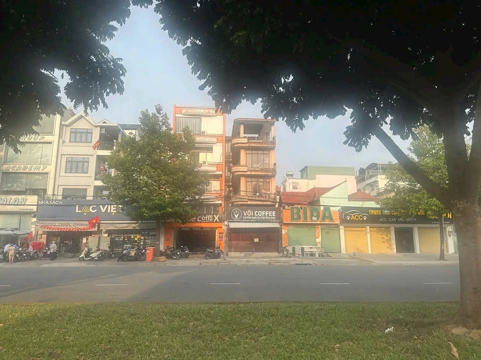 Nhà Mặt Tiền Kinh Doanh 120m² - 196 Vành Đai Trong, Bình Tân - Giá 31.5 Tỷ