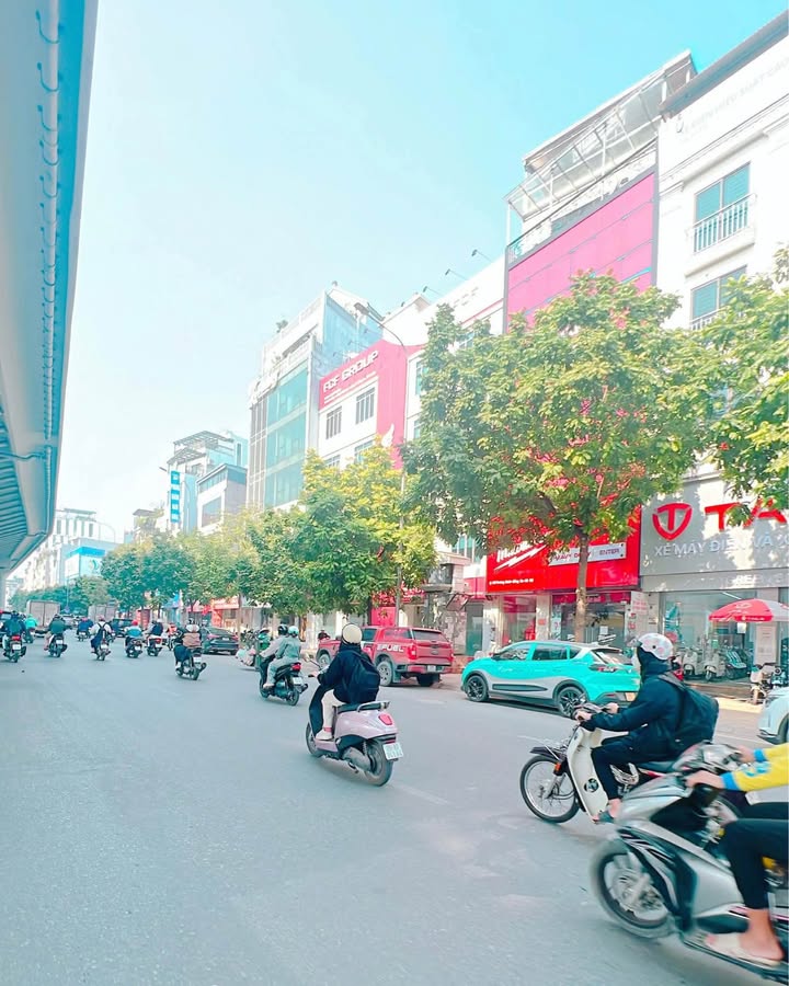 Tòa nhà mặt phố Trường Chinh 155m² - Dòng tiền 200 triệu/tháng ổn định!