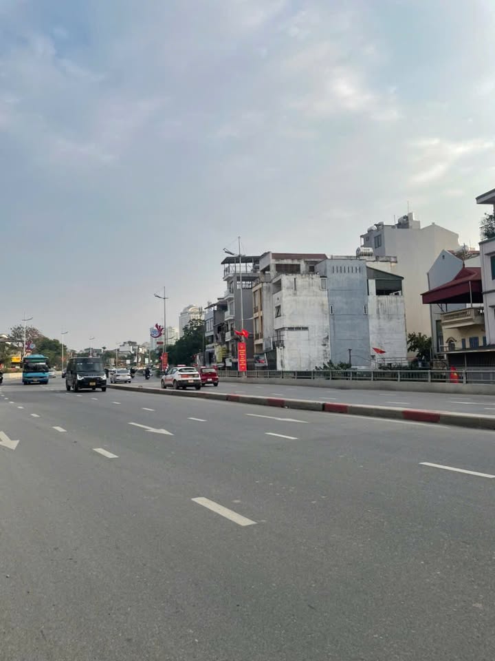 Nhà phố Âu Cơ Tây Hồ 212m² - Vị trí đắc địa, mặt tiền kinh doanh!