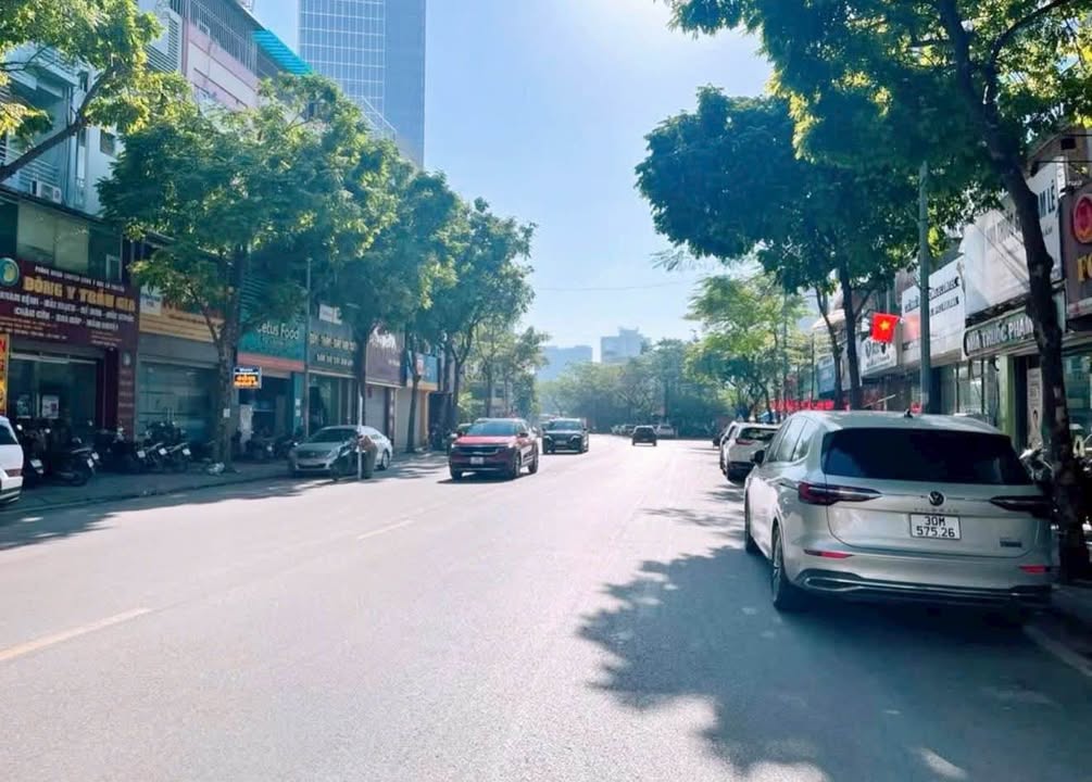 Nhà Mặt Phố Trần Kim Xuyến 153m² - Kinh Doanh Sầm Uất - Giá 100 Tỷ