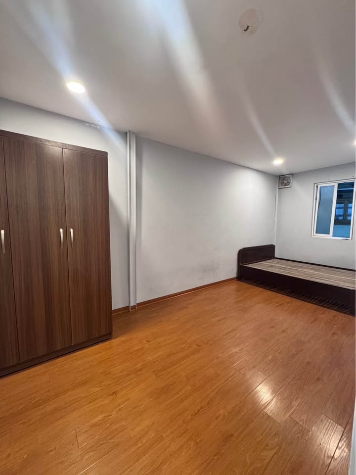 Phòng trọ Ngõ 93 Hoàng Văn Thái 3.2 triệu - Full nội thất, ô tô đỗ cửa!