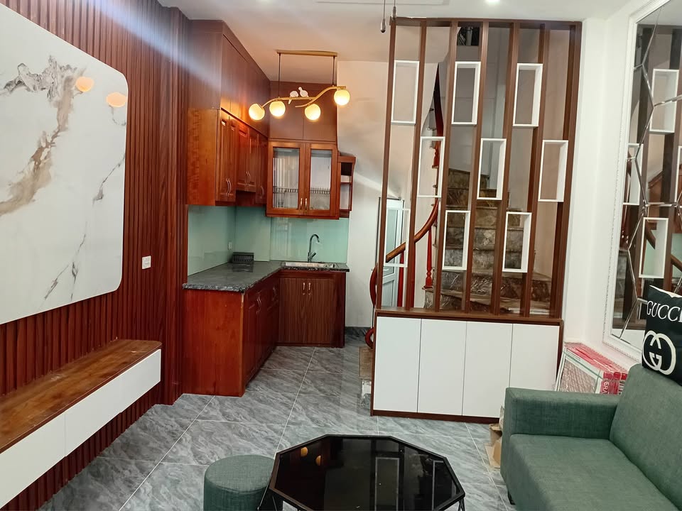 Nhà riêng Vĩnh Hưng 33m² - Sổ hồng sẵn, giá nhỉnh 6 tỷ!