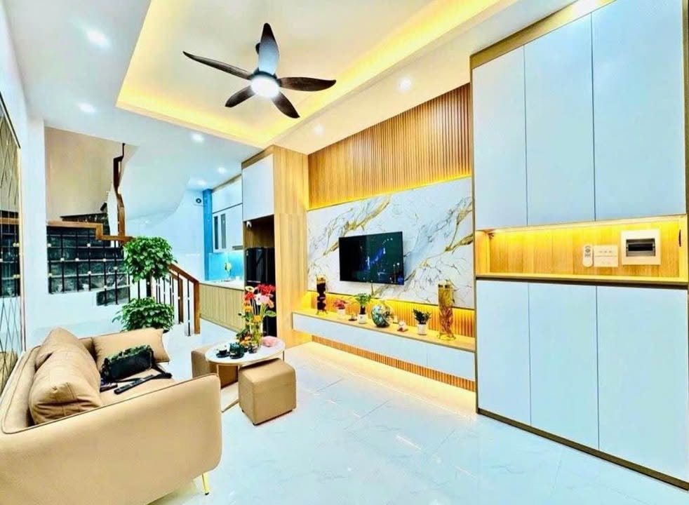 Nhà riêng Cổ Nhuế 1, 38m² - Full nội thất, sẵn sàng ở ngay!
