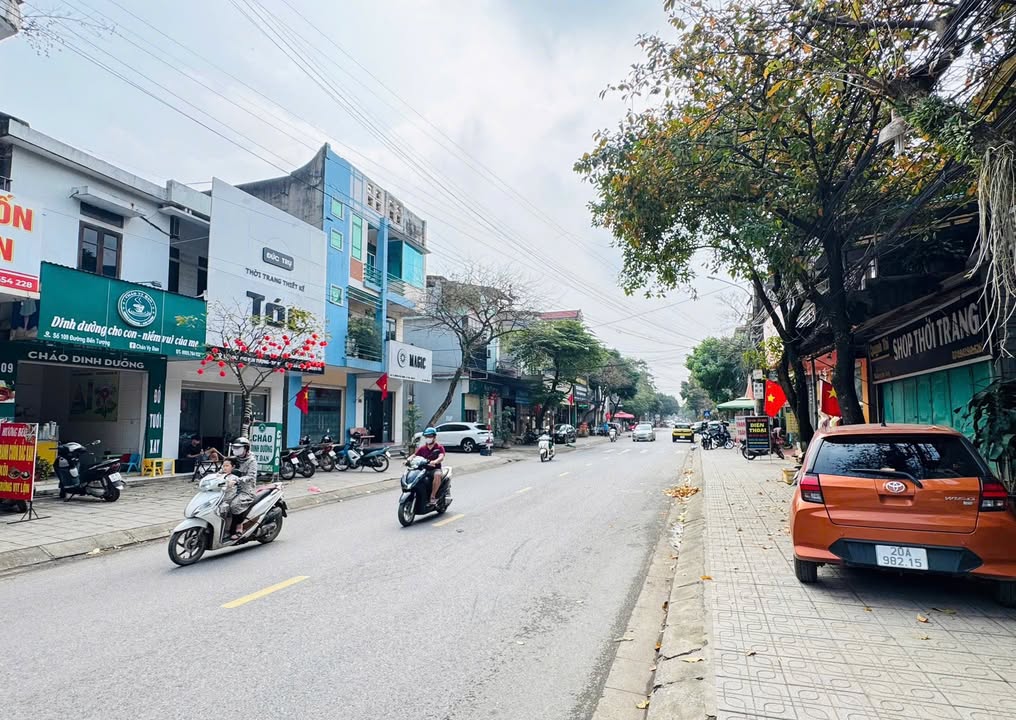 Bán nhà mặt tiền Bến Tượng 179m² - Vị trí vàng kinh doanh đắc địa