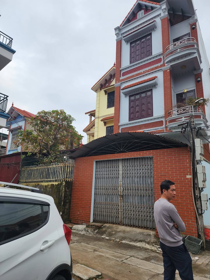 Bán Nhà 3 Tầng TP. Hưng Yên 130m² - Sẵn Sàng Ở Ngay!