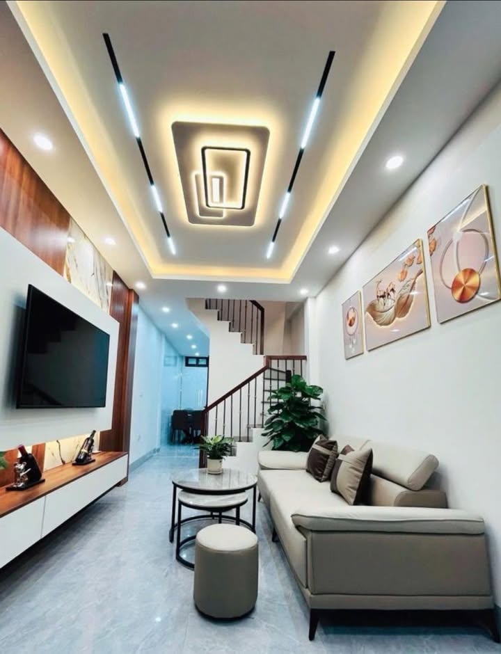 Nhà riêng Phố Hoa Bằng, Cầu Giấy 42m² - Sẵn sàng ở ngay!