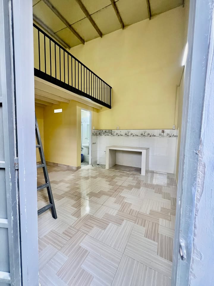 Phòng Trọ Thạnh Lộc Q12 - 30m² Gác Lửng, Sân Riêng - Giá 2 Triệu