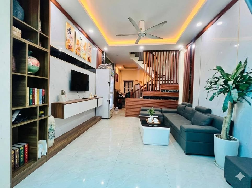 Nhà 36m² 5 Tầng, Sổ Đỏ Vuông Vắn, Cách Ô Tô 10m - Minh Khai, Bắc Từ Liêm