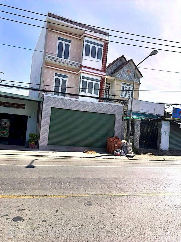 Nhà Mặt Tiền DT743 Dĩ An 114m² - Kinh Doanh Đắc Lộc, Giá 7.7 Tỷ
