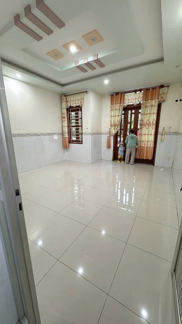 Nhà Mặt Tiền Kinh Doanh Đông Hòa, Dĩ An - 121m², 3PN - Giá 11 Triệu