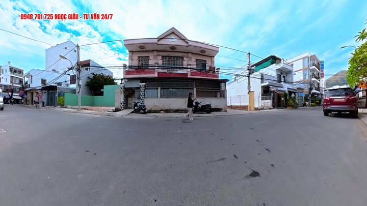 Nhà Phố Nha Trang 95.2m² 7.85 tỷ - Vị trí đắc địa, sát biển!