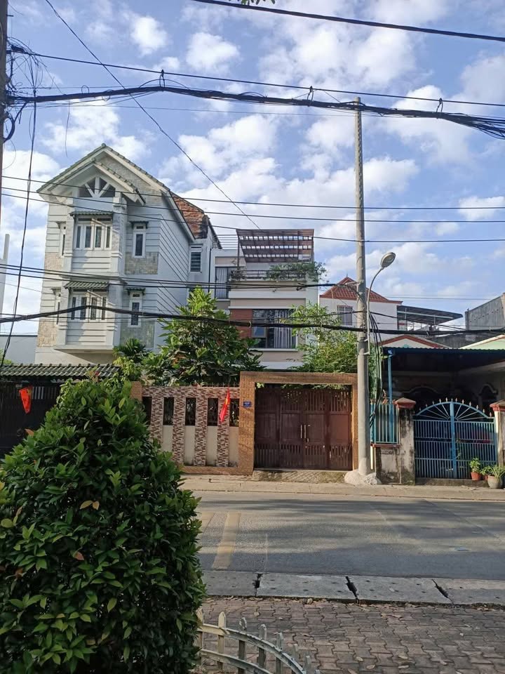 Nhà 3 Tầng Hóc Môn 152.8m² giá 11 tỷ - Ô tô vào tận nhà, kinh doanh đỉnh!