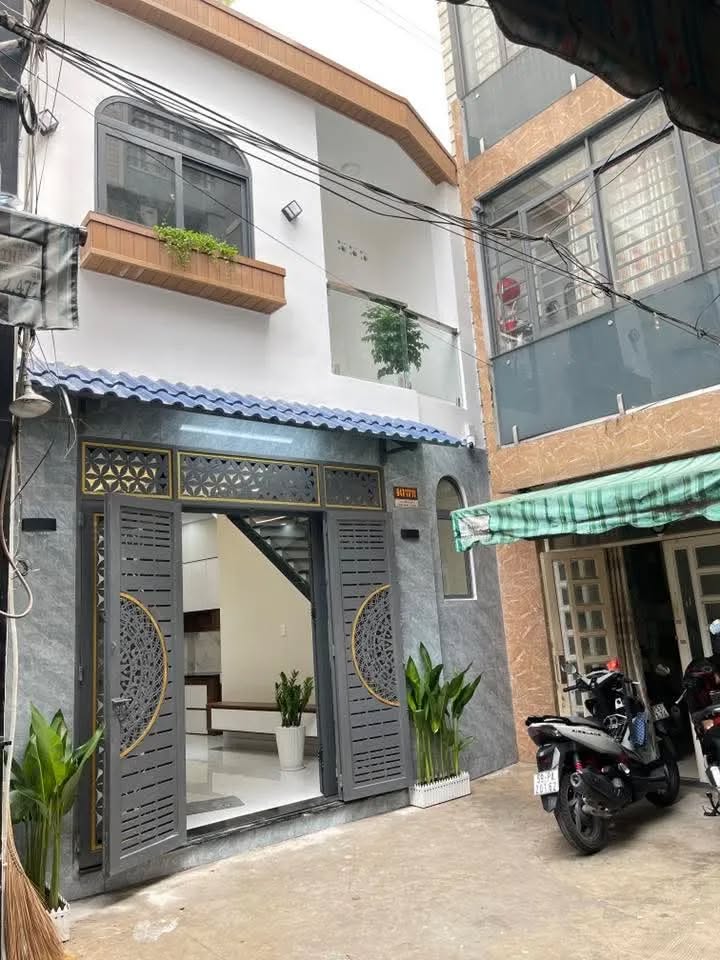 Nhà 42m² full nội thất, 3 lầu, hẻm 647 Lạc Long Quân, Tân Bình - Giá 5.95 tỷ