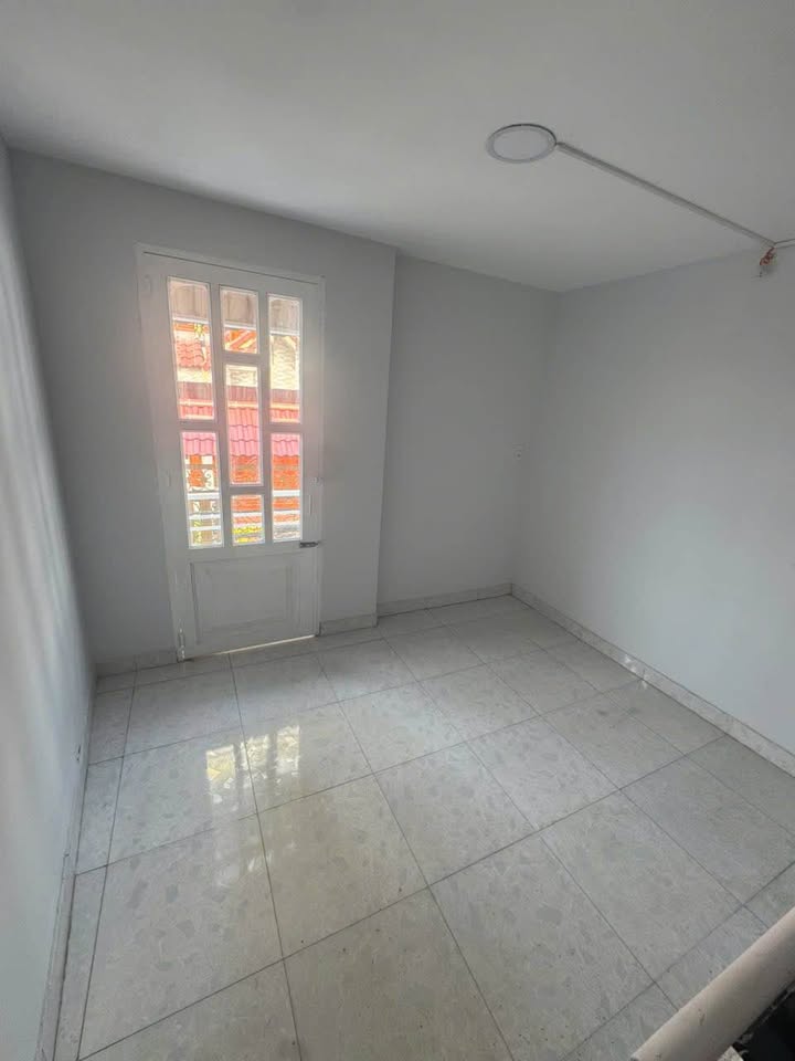 Nhà 3PN, 3 Lầu, Hẻm Xe Hơi Tô Ngọc Vân, Q12 - Giá 5 Triệu/Tháng